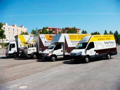 Marbella Moving vehículos parqueados